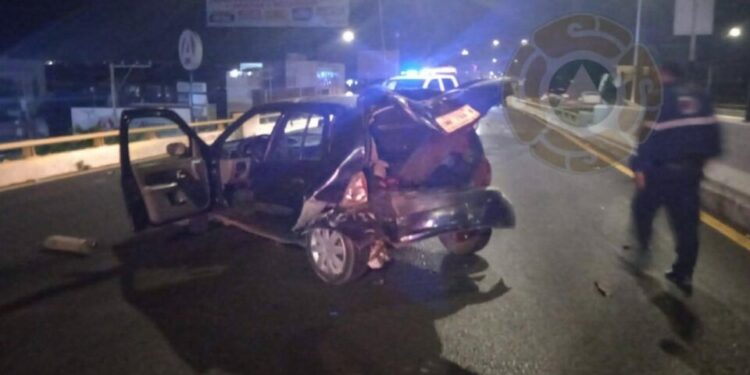 Choque en Salvador Nava provoca movilización de cuerpos de emergencia