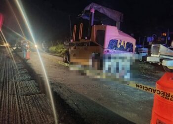Muere motociclista aplastado por maquinaria pesada en la carretera federal 145