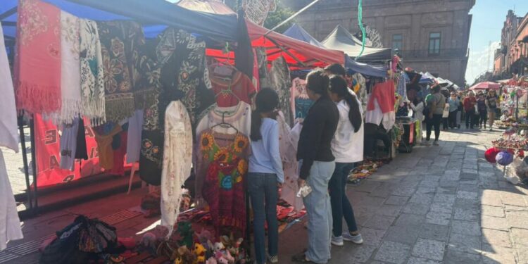Ambulantaje sin control invade el Centro Histórico; se estima la presencia de más de 2 mil 300