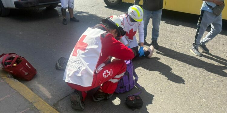 Atropellan a mujer de la tercera edad en Eje Vial; ausencia de autoridades provoca caos vial