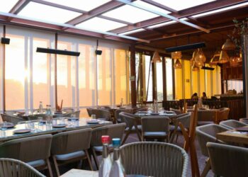 Restaurantes apuestan al cierre de año para aliviar un 2025 complicado
