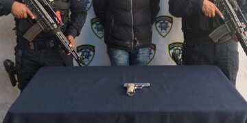 Detienen a un hombre en posesión de arma de fabricación casera