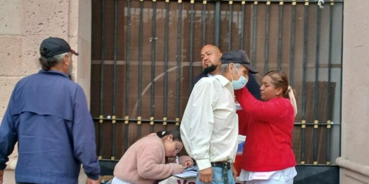 Vacunan contra influenza y Covid-19 en el Centro de SLP