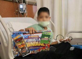 DIF Estatal entrega juguetes en Hospital Central con programa “Regalos con Amor”