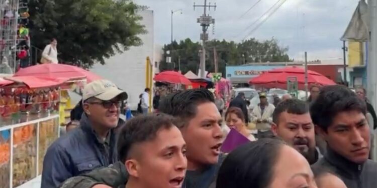 Ambulantaje detona enfrentamiento entre comerciantes en el Mercado República