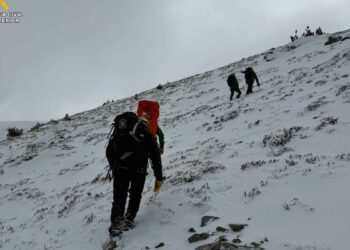 Tragedia en la nieve: tres esquiadores pierden la vida a causa de un alud y uno más es rescatado con hipotermia