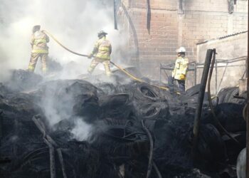 Seis muertos en desplome de jet privado en Toluca, saldo preliminar