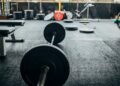  Fatal accidente en gimnasio: barra cae sobre hombre y muere