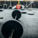  Fatal accidente en gimnasio: barra cae sobre hombre y muere