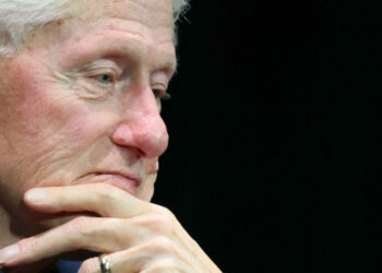 Bill Clinton pide que se publiquen todos los archivos del Caso Epstein en los que aparece
