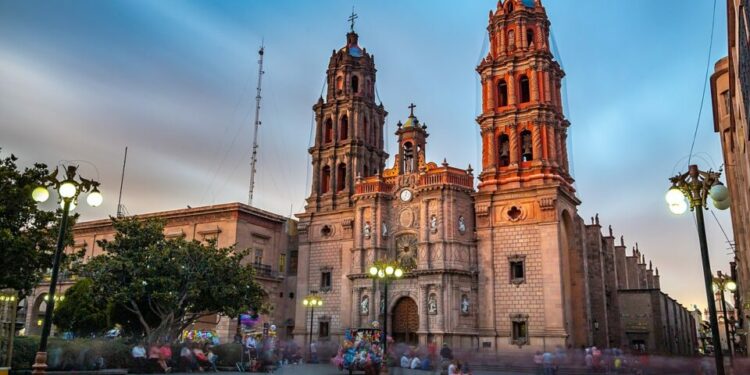 Iglesia católica reprueban los privilegios de la clase política