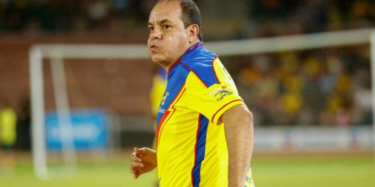 Cuauhtémoc Blanco suelta cachetadón a portero de Chivas en partido de leyendas