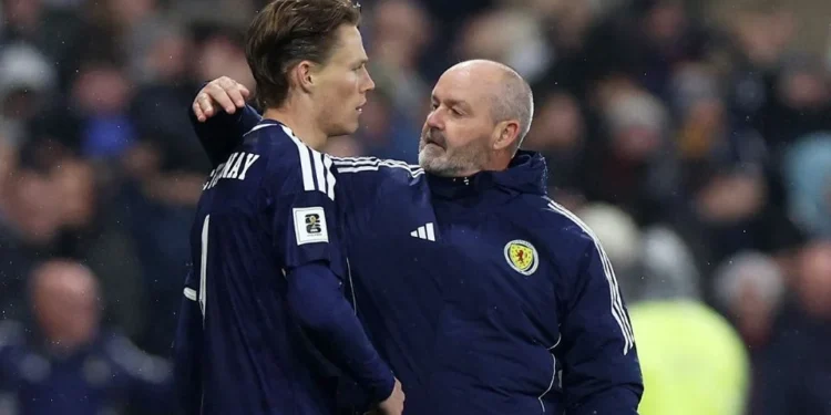 El técnico de Escocia pide a sus aficionados que no gasten dinero para viajar al Mundial: “No te endeudes ni endeudes a tu familia”