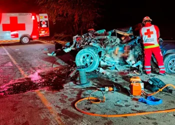 Pareja de jóvenes fallecen tras brutal choque con tráiler cañero en Ciudad Valles