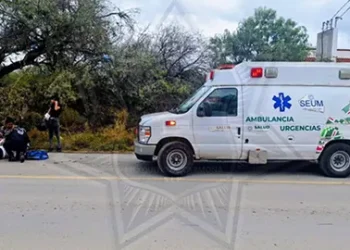 Motociclista sufre accidente en camino rural de Mexquitic
