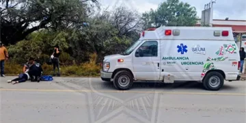 Motociclista sufre accidente en camino rural de Mexquitic