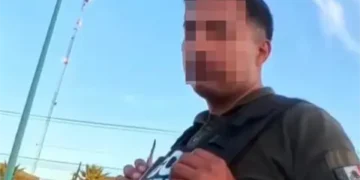 Suspenden a dos policías por pedir “pa’l chesco” a un ciudadano