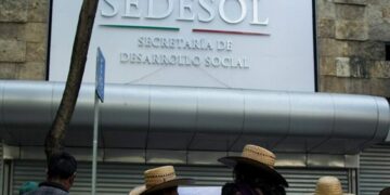 Recuperan 62 mdp de dos funcionarios por La Estafa Maestra