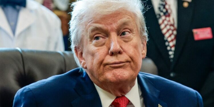 Trump insiste que no es necesario permiso del Congreso para atacar Venezuela