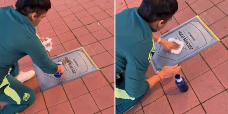 El gran gesto de Hugo Sánchez a aficionado que limpió su placa con Atlético de Madrid