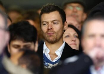Posible regreso de Harry Styles: colocan carteles en varias ciudades con la frase “See you very soon”