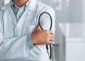 Liberan a doctor acusado de abuso durante estudio clínico en Chihuahua