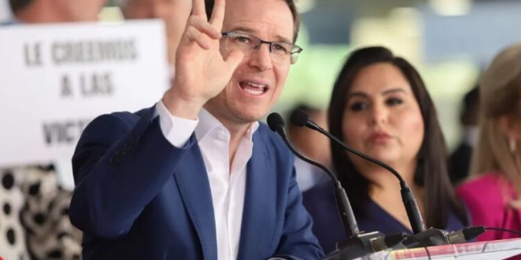 Ricardo Anaya advierte que Morena podría perder en una revocación de mandato en 2027
