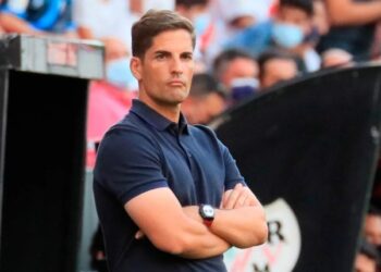 Insólito: un ex entrenador de España fue despedido por abusar del ChatGPT para planificar, entrenar y fichar jugadores en Rusia