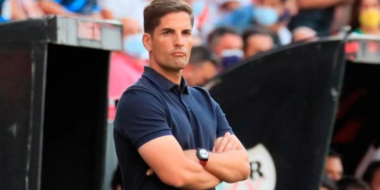 Insólito: un ex entrenador de España fue despedido por abusar del ChatGPT para planificar, entrenar y fichar jugadores en Rusia