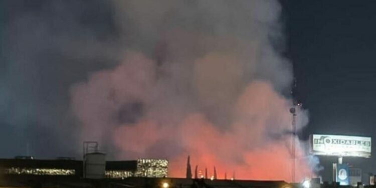 Aumentan incendios en terrenos baldíos durante temporada de frío en la zona metropolitana