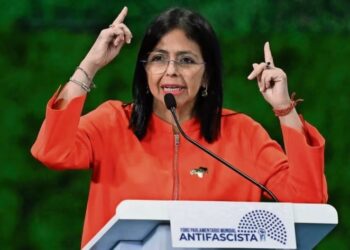 Delcy Rodríguez jura como presidenta encargada de Venezuela tras destitución de Maduro