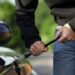 Temen por extorsiones dueños de vehículos “chocolate”