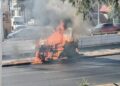 Camioneta volcó y ardió en llamas en Salvador Nava; conductor logró salir a tiempo