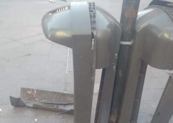 Falta de vigilancia municipal deja daños al mobiliario urbano tras pirotecnia