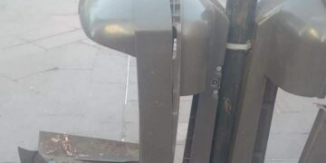 Falta de vigilancia municipal deja daños al mobiliario urbano tras pirotecnia