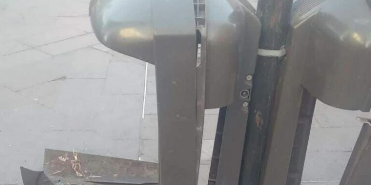 Falta de vigilancia municipal deja daños al mobiliario urbano tras pirotecnia