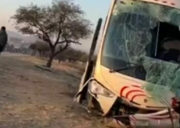 Autobús se sale de la carretera 57 en Santa María del Río; reportan personas lesionadas