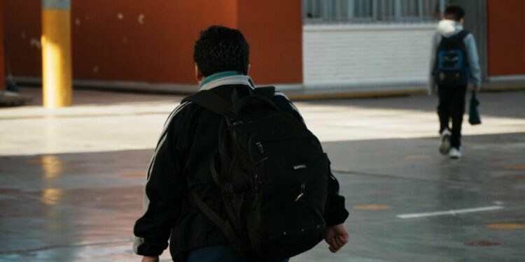 Regresan a clases cerca de 530 mil estudiantes en SLP pese a bajas temperaturas
