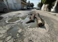 Aguas negras, enfermedades y abandono: Interapas ignora colapso de drenaje en Soledad