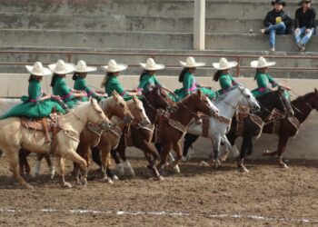 La Escaramuza El Rosedal se presentó en el Rancho del Charro