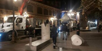 Retiran esculturas de Timoteo del primer cuadro de la ciudad