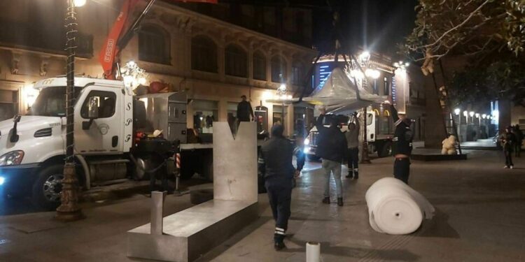 Retiran esculturas de Timoteo del primer cuadro de la ciudad