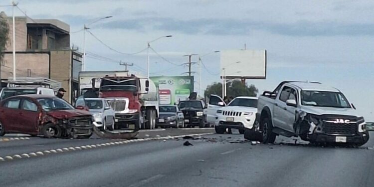 Fatal choque en Villa Magna deja una persona sin vida y colapsa el Periférico Poniente