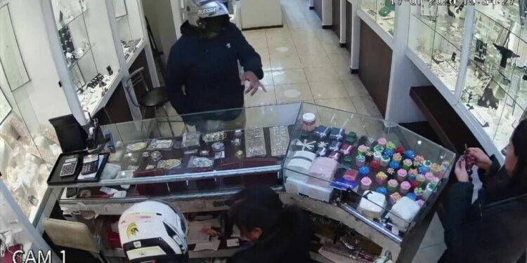 Critican estrategia de seguridad de Galindo ante ola de asaltos en la capital