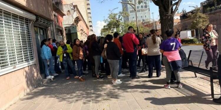 Desalojan Subdelegación del IMSS en Carranza por fuerte olor a gas; brilló por su ausencia Protección Civil municipal