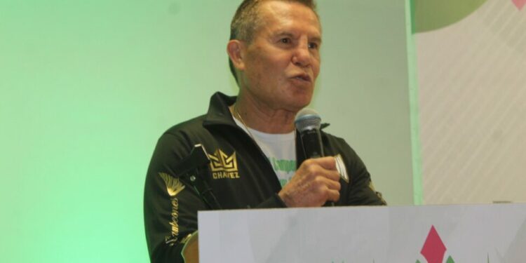 Se puede salir de las adicciones: Julio César Chávez