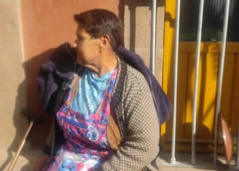 Personal de Comercio agrede a adulta mayor y la deja lesionada en la vía pública