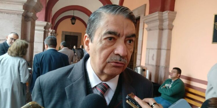 Afirma rector de la UASLP que se atienden quejas de los trabajadores administrativos de la FCI