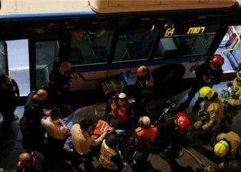 Autobús atropella a manifestantes ultraortodoxos en Jerusalén