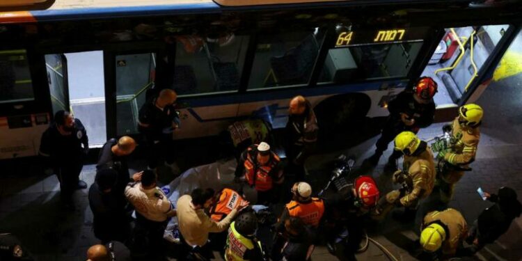 Autobús atropella a manifestantes ultraortodoxos en Jerusalén